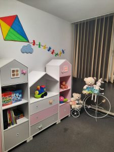 meble w gabinecie logopedycznym - aranżacja wiosenna