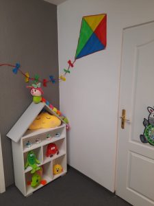 latawiec na ścianie w gabinecie logopedycznym